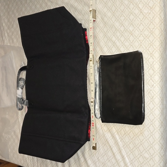 NWT Victoria's Secret Sequined Tote w/ a bonus matching wristlet - Picture 4 of 5